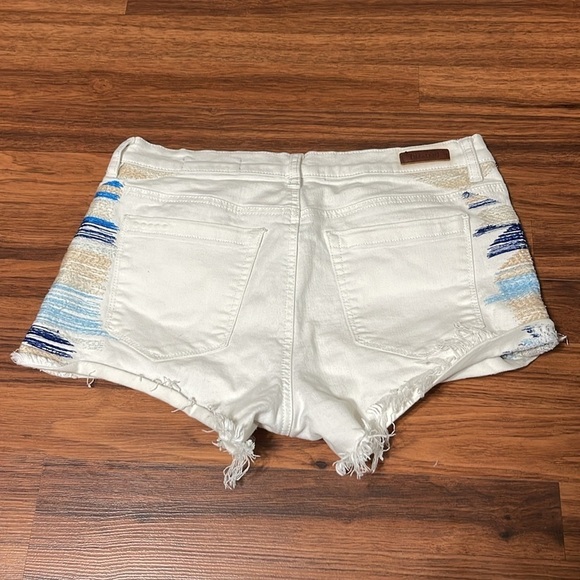 Blank NYC Astor Cut Off Short White Embroidered Stretch Sz 29 - Picture 3 of 6
